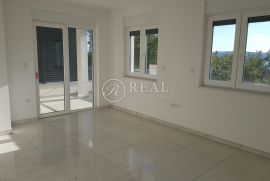 Dramalj, prekrasan stan sa tri spavaće sobe od 107 m2, Crikvenica, Appartment