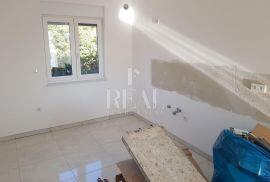 Dramalj, prekrasan stan sa tri spavaće sobe od 107 m2, Crikvenica, Apartamento