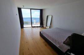 Prekrasna villa s bazenom ,250 m2 ,pogled na more!, Crikvenica, Maison