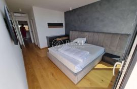 Prekrasna villa s bazenom ,250 m2 ,pogled na more!, Crikvenica, بيت