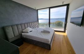 Prekrasna villa s bazenom ,250 m2 ,pogled na more!, Crikvenica, Ev