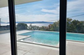 Prekrasna villa s bazenom ,250 m2 ,pogled na more!, Crikvenica, Maison