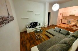 Kruševo ,Kuća 246 m2,sa dva apartmana, garaža, udaljenost od mora 70 m, Obrovac, Дом