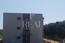 Rovinj, nekoliko minuta vožnje do centra, stan od 85 m2, 2S+DB, Rovinj, Appartamento