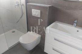 Rovinj, nekoliko minuta vožnje do centra, stan od 85 m2, 2S+DB, Rovinj, Wohnung