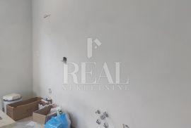 Rovinj, nekoliko minuta vožnje do centra, stan od 85 m2, 2S+DB, Rovinj, Stan