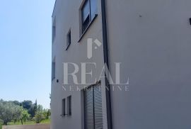 Rovinj, nekoliko minuta vožnje do centra, stan od 85 m2, 2S+DB, Rovinj, Appartamento