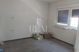 Rovinj, nekoliko minuta vožnje do centra, stan od 85 m2, 2S+DB, Rovinj, Stan