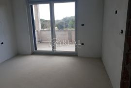 Rovinj, nekoliko minuta vožnje do centra, stan od 85 m2, 2S+DB, Rovinj, Daire