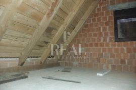 Platak, vikendica od 141 m2 na poznatom izletištu, P+1+VPOT, Bakar, House