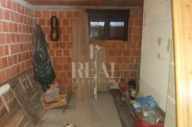 Platak, vikendica od 141 m2 na poznatom izletištu, P+1+VPOT, Bakar, House