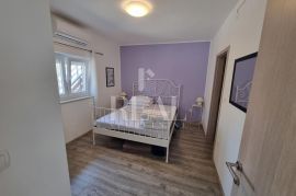 Pinezići,dvojna kuća sa bazenom i vanjskim wellnesom,4S+DB,terasa, Krk, House