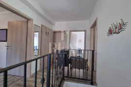 Pinezići,dvojna kuća sa bazenom i vanjskim wellnesom,4S+DB,terasa, Krk, House