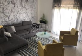 Kuća 300 m2, 4 apartmana, okućnica, Medulin, Medulin, بيت