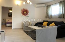 Ika, predivna vila sa 9 apartmana i bazenom, Opatija - Okolica, House