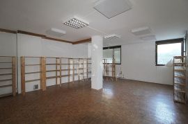 Prodaja poslovnog prostora na Podmurvicama površine 342.04 M2, Rijeka, Propriété commerciale