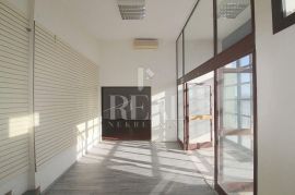 Prodaja poslovnog prostora na Podmurvicama površine 342.04 M2, Rijeka, Propriedade comercial