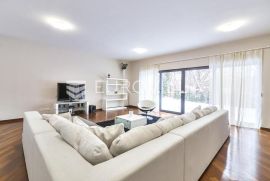 Zagreb, Gospočak, Remete, prekrasan četverosoban dvoetažni stan NKP 215 m2 s vrtom, Zagreb, Appartement