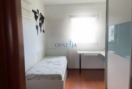 Kastav - veliki stan, 3s+db s tri balkona, Kastav, Appartement