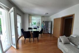 Matulji, blizina centra, 3s+db s okućnicom, Matulji, Apartamento