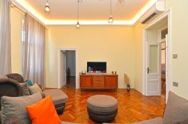 Lijepo uređeni stan u centru grada, Pula, Istra, Pula, Appartement