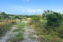 Građevinsko zemljište u Štinjanu s idejnim projektom na prodaju, Pula, Land