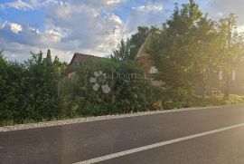 Zemljište sa starom kućom, Vrbovec, Terreno