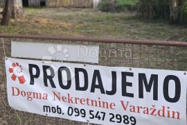 Zemljište sa starom kućom, Vrbovec, Γη