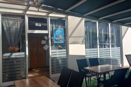 Nova Gradiška pizzeria i caffe bar u radu, Nova Gradiška, Propriedade comercial