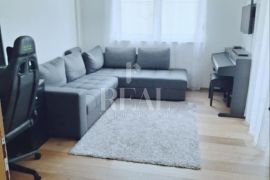 Monvidal stan 3SS+DB u zgradi sa LIFTOM !, Pula, Appartement