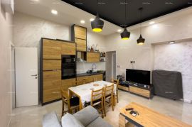 Stan Prodaja stana sa dvije velike zasebne jedinice, Pula!, Pula, Appartamento