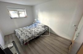 Seline - dvosoban stan s velikom terasom i dvorištem! 165000€, Starigrad, Appartement