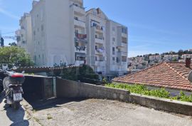 Stan 57 m2 s garažom i prostranom okućnicom 185 m2 | Terase i vrtovi | Izvrsna pozicija | Dubrovnik, Dubrovnik, Stan