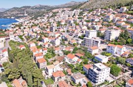 Stan 57 m2 s garažom i prostranom okućnicom 185 m2 | Terase i vrtovi | Izvrsna pozicija | Dubrovnik, Dubrovnik, Flat