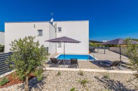 OTOK KRK, MALINSKA - Moderna dvojna vila s bazenom, Malinska-Dubašnica, Casa