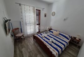 OTOK KRK, MALINSKA - Apartman 2S+DB, 2 parkinga, 200 m od mora, Malinska-Dubašnica, شقة