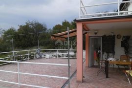 CRIKVENICA, JADRANOVO - samostojeća kuća 210 m2, Crikvenica, House