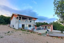 CRIKVENICA, JADRANOVO - samostojeća kuća 210 m2, Crikvenica, Haus