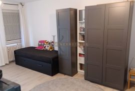 ZAGREB-UTRINA-DVOSOBAN STAN ,41 M2, UREĐEN,TRAMVAJSKA ZONA, Novi Zagreb - Istok, Flat