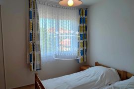 Seline - kuća katnica garaža uređen vrt! 229000€, Starigrad, Дом