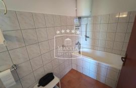 Seline - kuća katnica garaža uređen vrt! 229000€, Starigrad, Casa