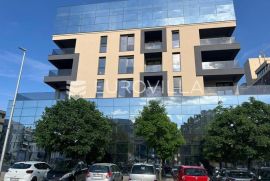 Četverosoban stan, Retfala, stan u atraktivnoj zgradi, poslovna prilika, Osijek, Appartamento