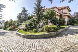 Gračani luksuzno obiteljsko imanje, vila 810m2 na zemljištu 3.965m2, Zagreb, Kuća