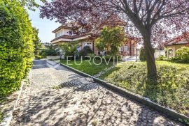 Gračani luksuzno obiteljsko imanje, vila 810m2 na zemljištu 3.965m2, Zagreb, Casa