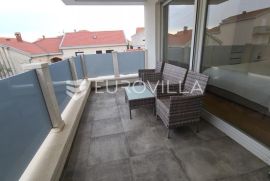 Zadar, Borik, luksuzni trosoban stan za dugoročni najam na izvrsnoj lokaciji, NKP 103,30 m2, Zadar, Daire