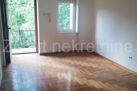 Izvanredno lepo organizovan salonac u centru Zemuna, Zemun, Apartamento