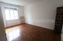 Izvanredno lepo organizovan salonac u centru Zemuna, Zemun, Apartamento