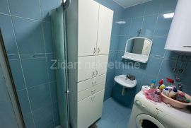 Lekino brdo, Maksima Gorkog, prodaje se namešten, Voždovac, Appartement