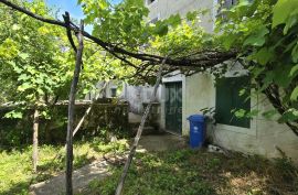 ISTRA,SVETVINČENAT - Kamena kuća s prostranom okućnicom, Svetvinčenat, House