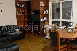 Split Gripe 78 m2 trosoban stan, top lokacija, pogled na more, Split, Appartment